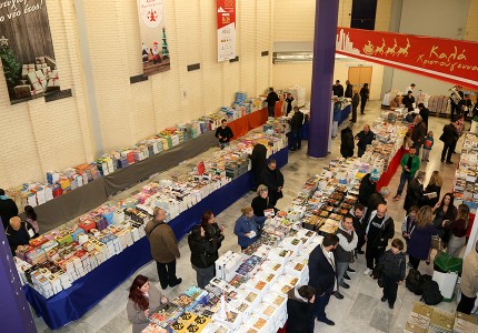 Στήριξαν το Bazaar βιβλίου (photos)