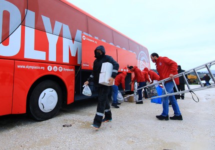 Έφτασαν στο Δαμάσι ακόμα 4 οικίσκοι της δωρεάς του Ολυμπιακού και του Βαγγέλη Μαρινάκη