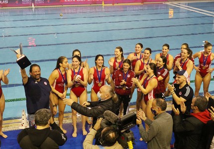 Εικόνες από το πάρτι στο Παπαστράτειο (photos)