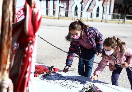 Βαγγέλης Μαρινάκης: Παρών στο μνημείο των θυμάτων της ΘΥΡΑΣ 7 (photos)