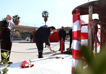 Βαγγέλης Μαρινάκης: Παρών στο μνημείο των θυμάτων της ΘΥΡΑΣ 7 (photos)