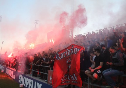 Πανζουρλισμός από 5.000 οπαδούς στο Ρέντη! (photos)