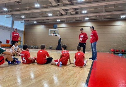 Στο «Academy Christmas League» ο «Λάρι»! (photos)