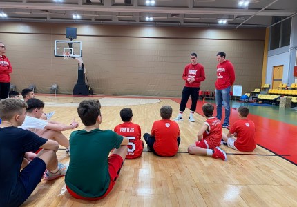 Στο «Academy Christmas League» ο «Λάρι»! (photos)