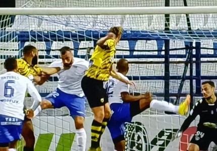 Κανείς δεν είδε φάουλ στο 1-1 της ΑΕΚ! (video)