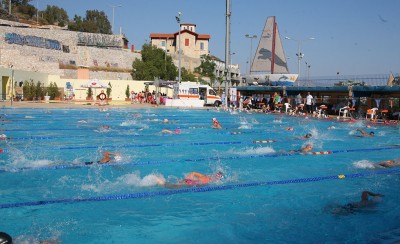 Γέμισε παιδιά το κολυμβητήριο