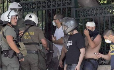 Το σύστημα χασκογελάει γιατί «νίκησε». Ανίκητη, όμως, είναι η βλακεία, κύριοι!