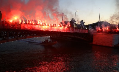 Κοκκίνησε και η Χαλκίδα για το μεγαλείο του Θρύλου! (photos)