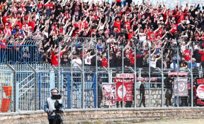 Μια «γροθιά» με τον κόσμο του ο Θρύλος (και) στη Λαμία!