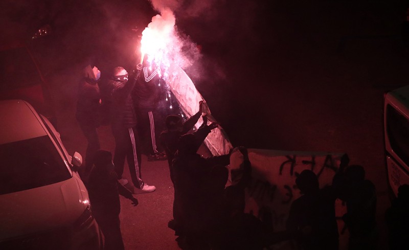 Υποδοχή με κράξιμο στην Κρήτη για την ΑΕΚ! «ΑΕΚ παίξε για το λαό σου...»