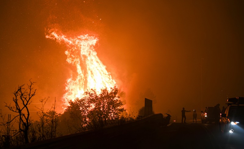 «Δραματικές οι στιγμές. Οι προσευχές μας, μαζί τους»