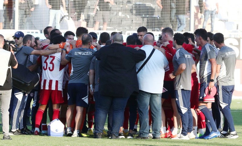 Ένα «κουβάρι» η ομάδα μετά τη νίκη στην Κρήτη!